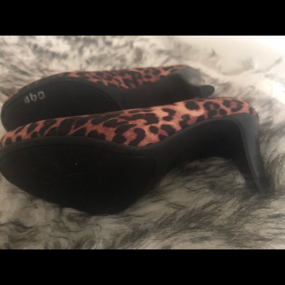 Nine West peep toe animal print heels - Picture 3 of 4